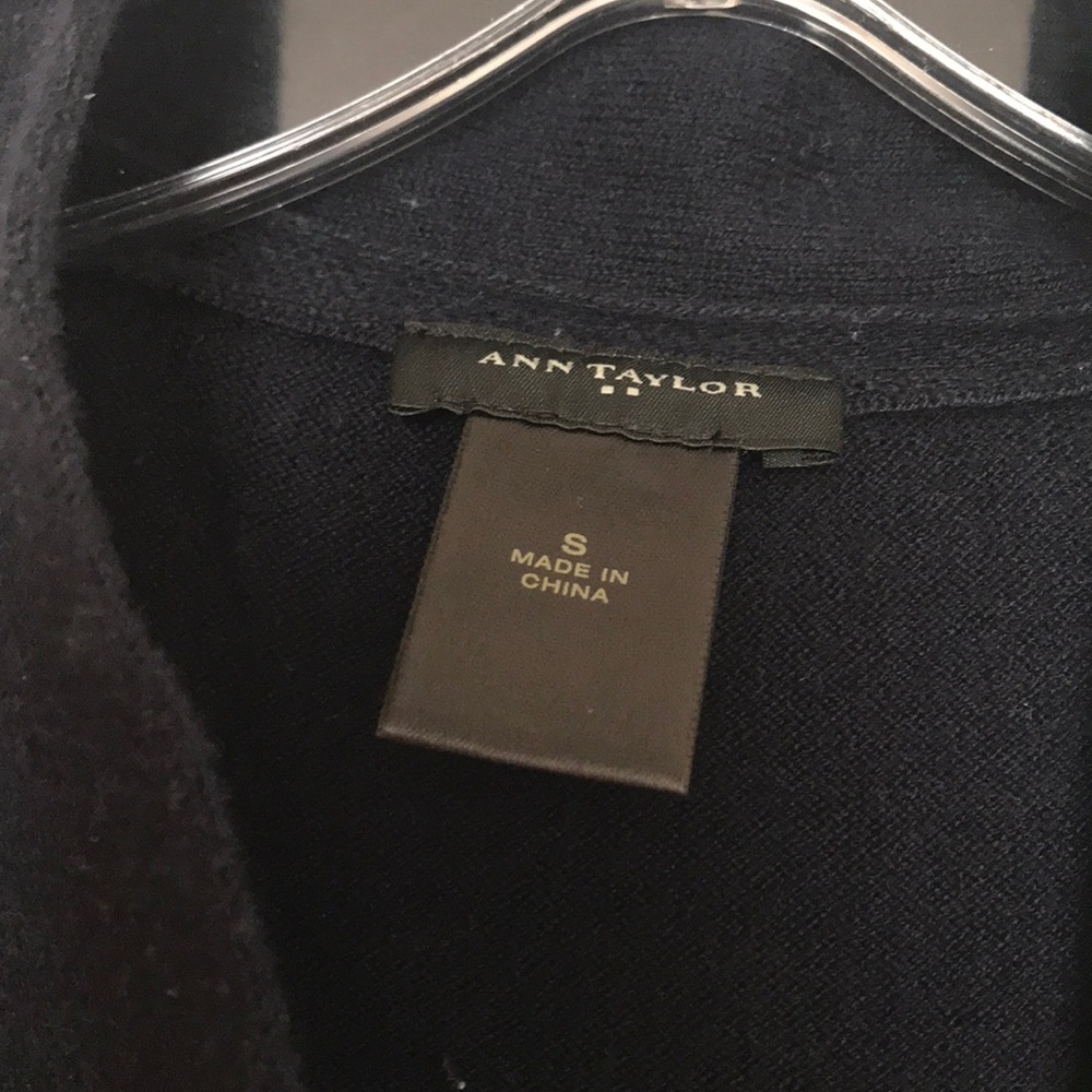 Ann Taylor Oatmeal sweater shirt or navy. - Picture 6 of 7